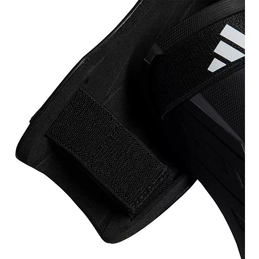 фото Щитки футбольные ADIDAS Tiro SG Training black в интернет-магазине спортивных товаров МЯЧИКИ