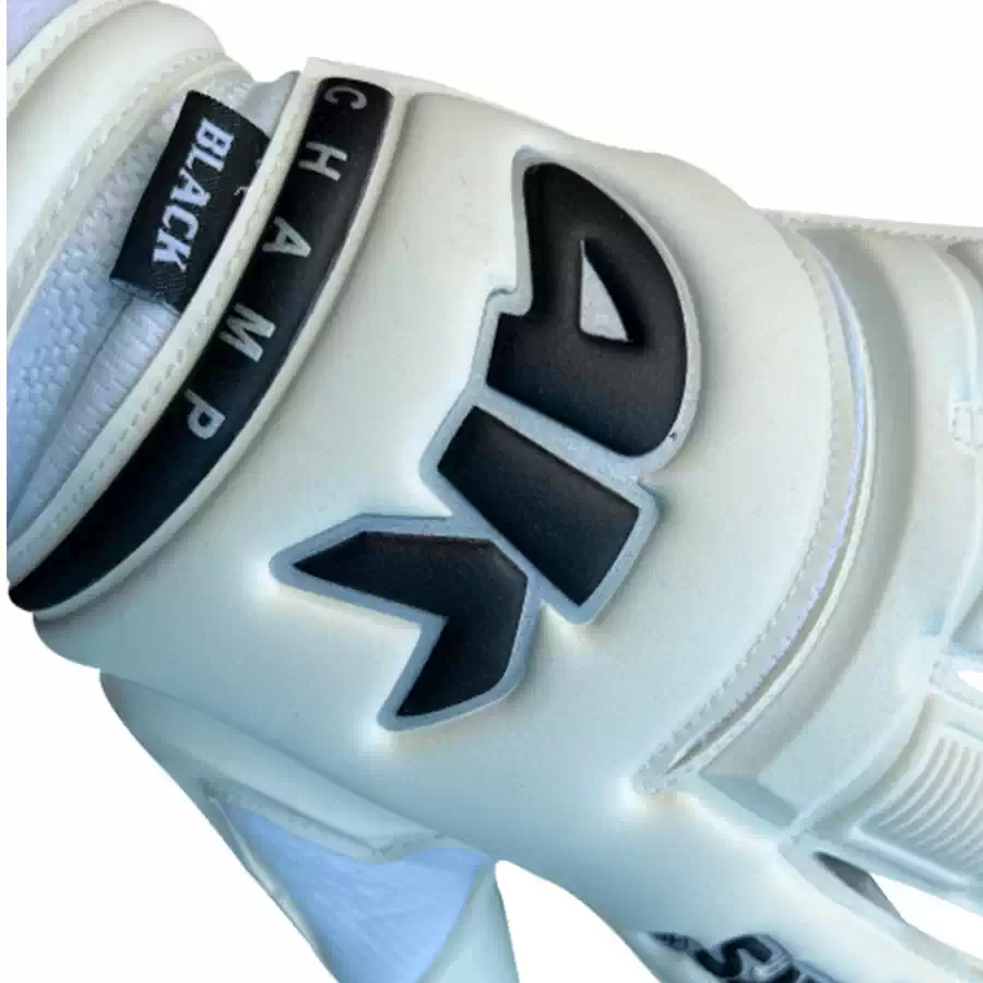 фото Вратарские перчатки 4Keepers Champ Black VI RF2G в интернет-магазине спортивных товаров МЯЧИКИ