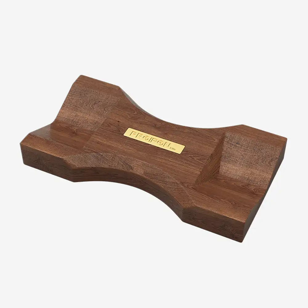 фото Proiron Гантель из латуни и орехового дерева 3 кг  с подставкой, арт. Г1030ЛО в интернет-магазине спортивных товаров МЯЧИКИ