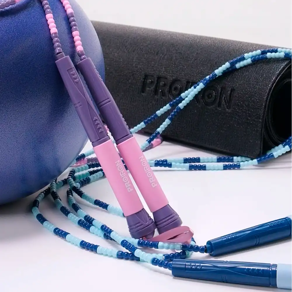 фото Скакалка спортивная Proiron Мягкий Бисер, розово-фиолетовая, арт. СС061 в интернет-магазине спортивных товаров МЯЧИКИ