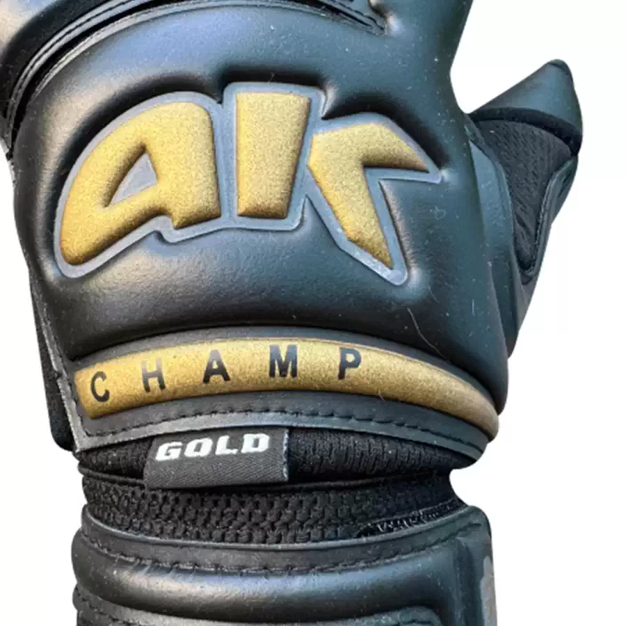 фото Вратарские перчатки 4Keepers Champ Gold Black VI RF2G  в интернет-магазине спортивных товаров МЯЧИКИ